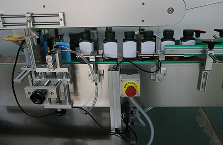 方牛奶瓶多側面貼標機