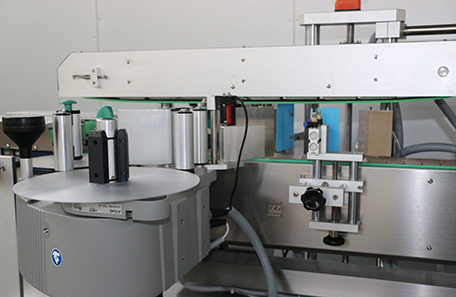 玻璃瓶雙面貼標(biāo)機(jī)