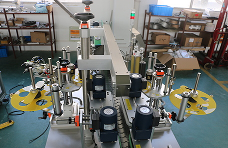 雙面兼圓瓶貼標機