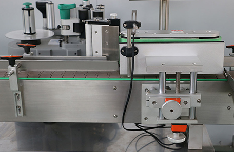 洗發水立式圓瓶貼標機