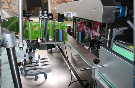 潤滑油雙面貼標機