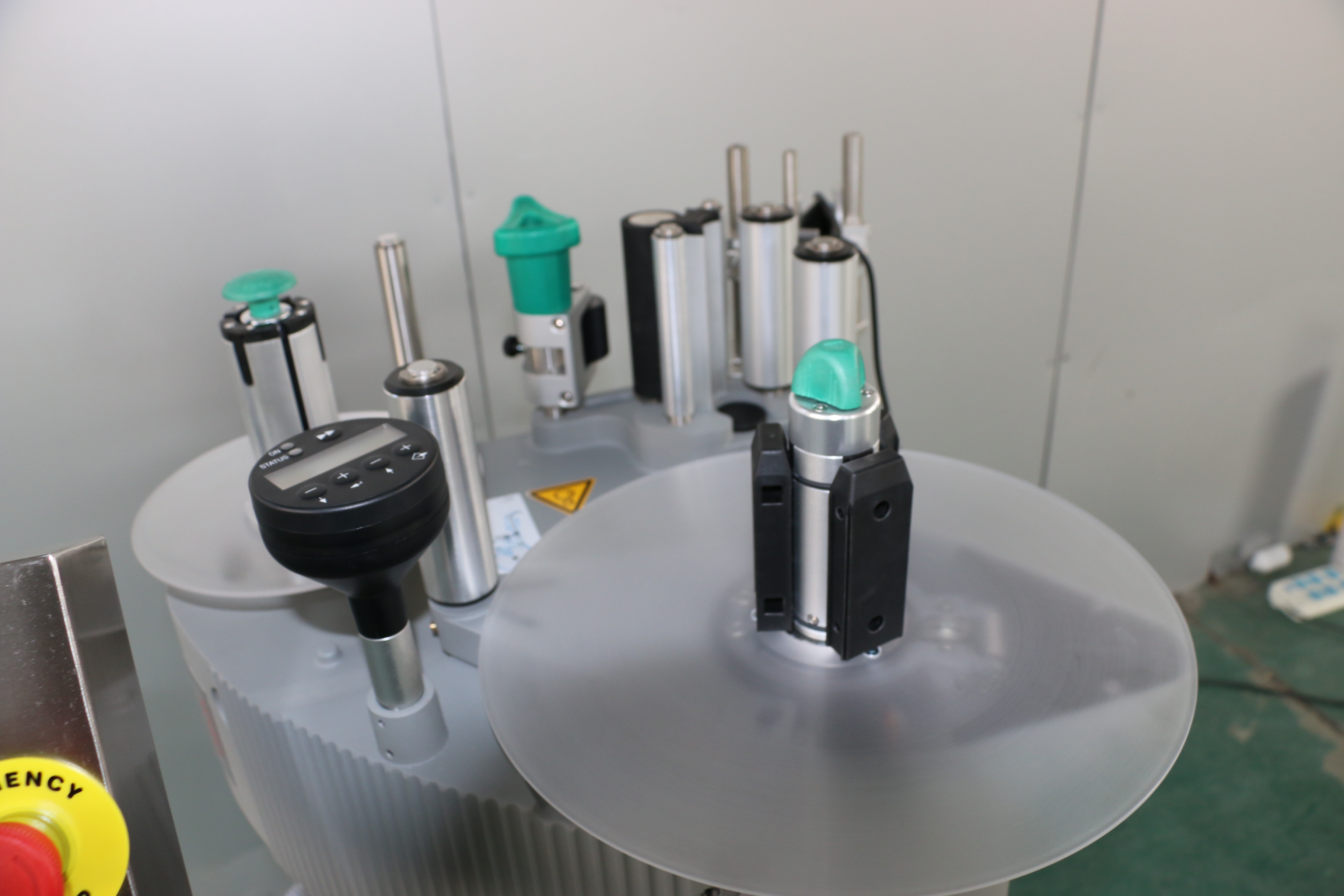 口香糖平側(cè)面貼標機