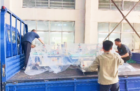 桌面式圓瓶不干膠貼標機發貨