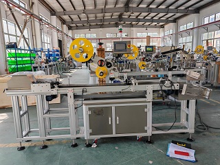 2025.10.17美國分頁平面不干膠貼標機1臺